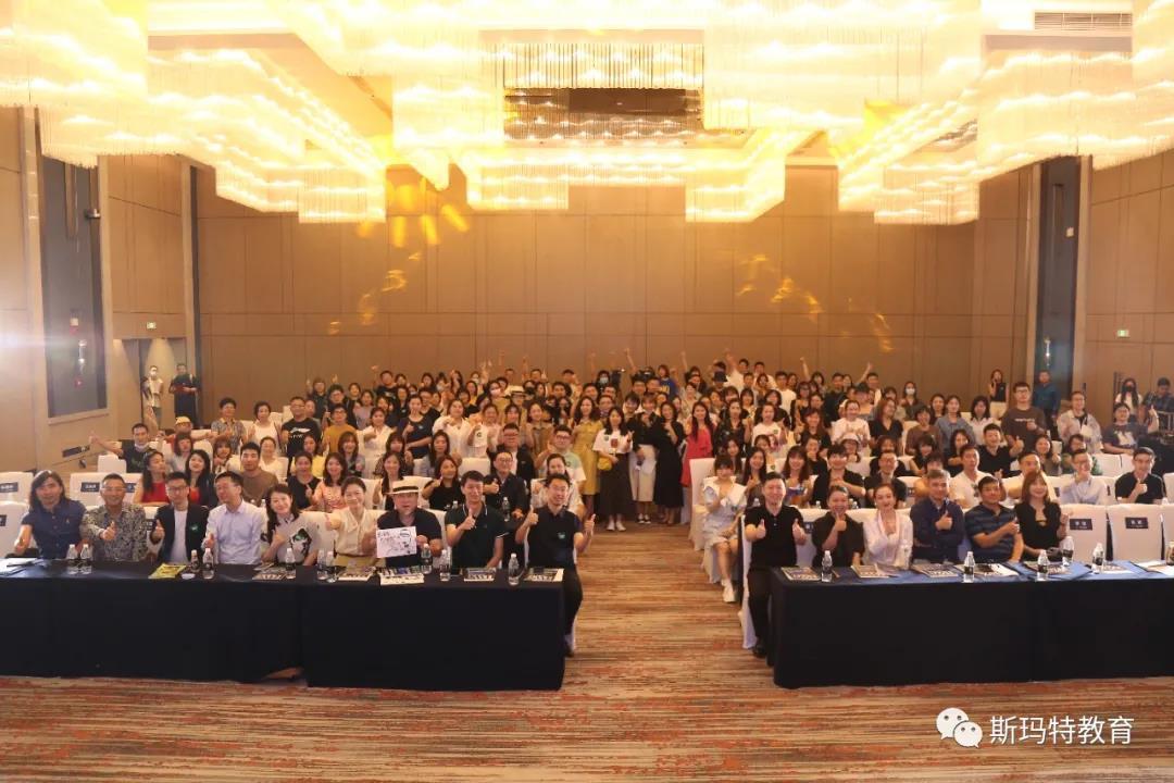 鼎点娱乐：回望2021，奋斗历程，继往开来；驶入